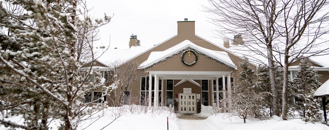 auberge-de-la-montagne-coupee-hotel-motoneige